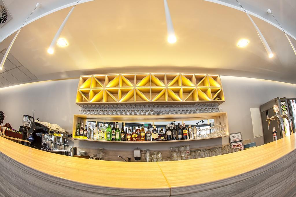 Restauracja Park Szwajcaria Hotel Gliwice Bagian luar foto